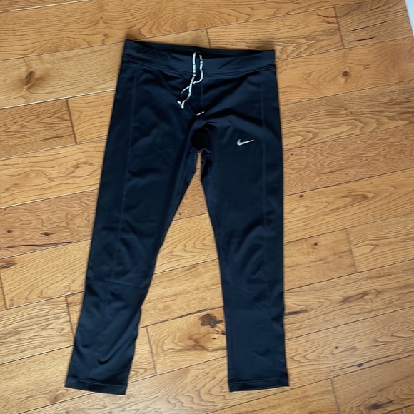 Nike Dri-Fit small Capri leggings - Picture 3 of 6